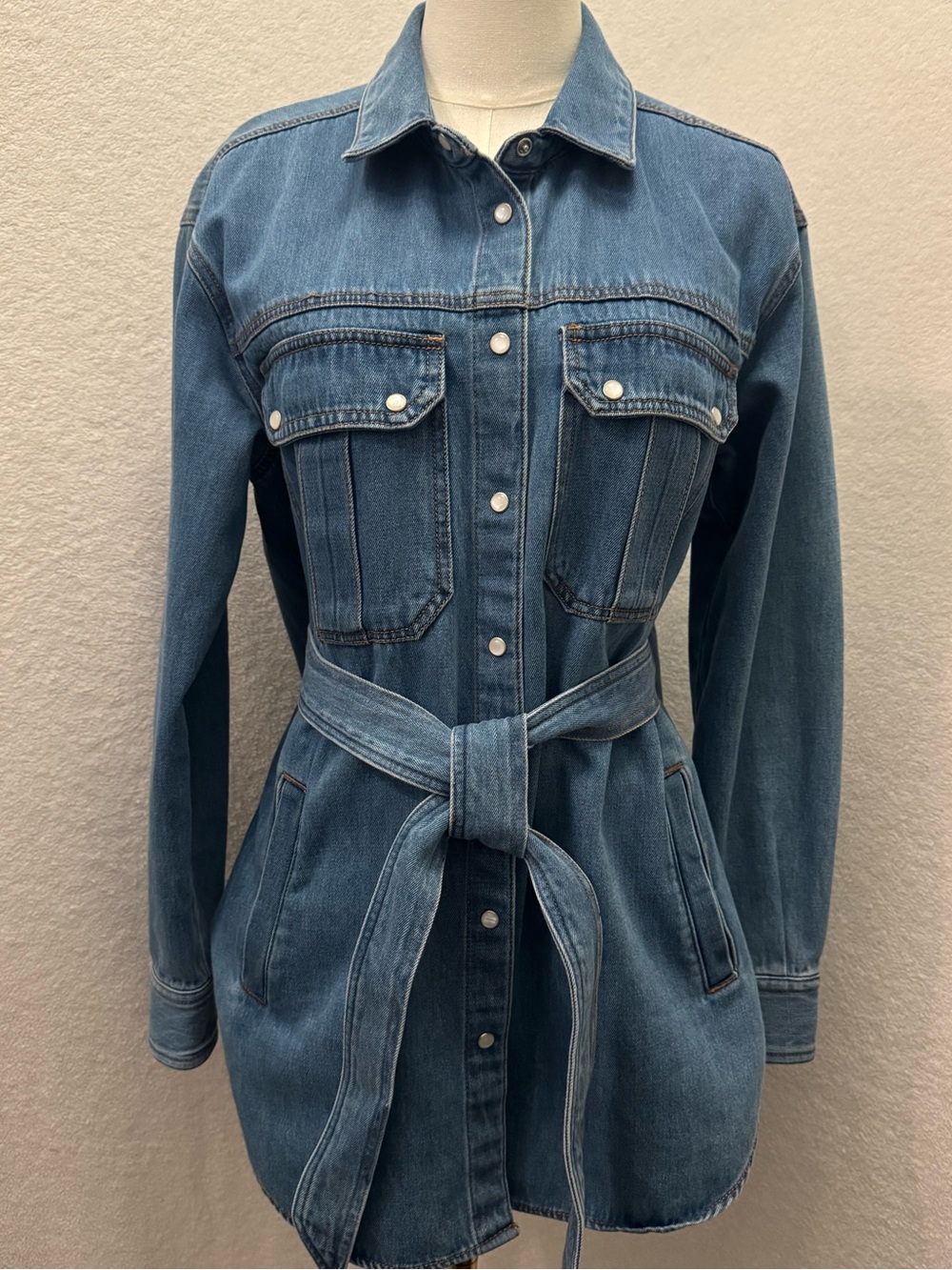 Veronica Beard Mikaela Denim Shacket Jacket Tie Pearl Snaps Size S Quiet Luxury